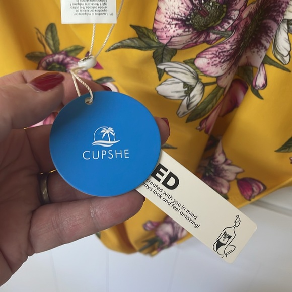 NEW Beautiful Women’s One Piece Swimsuit - Picture 5 of 6